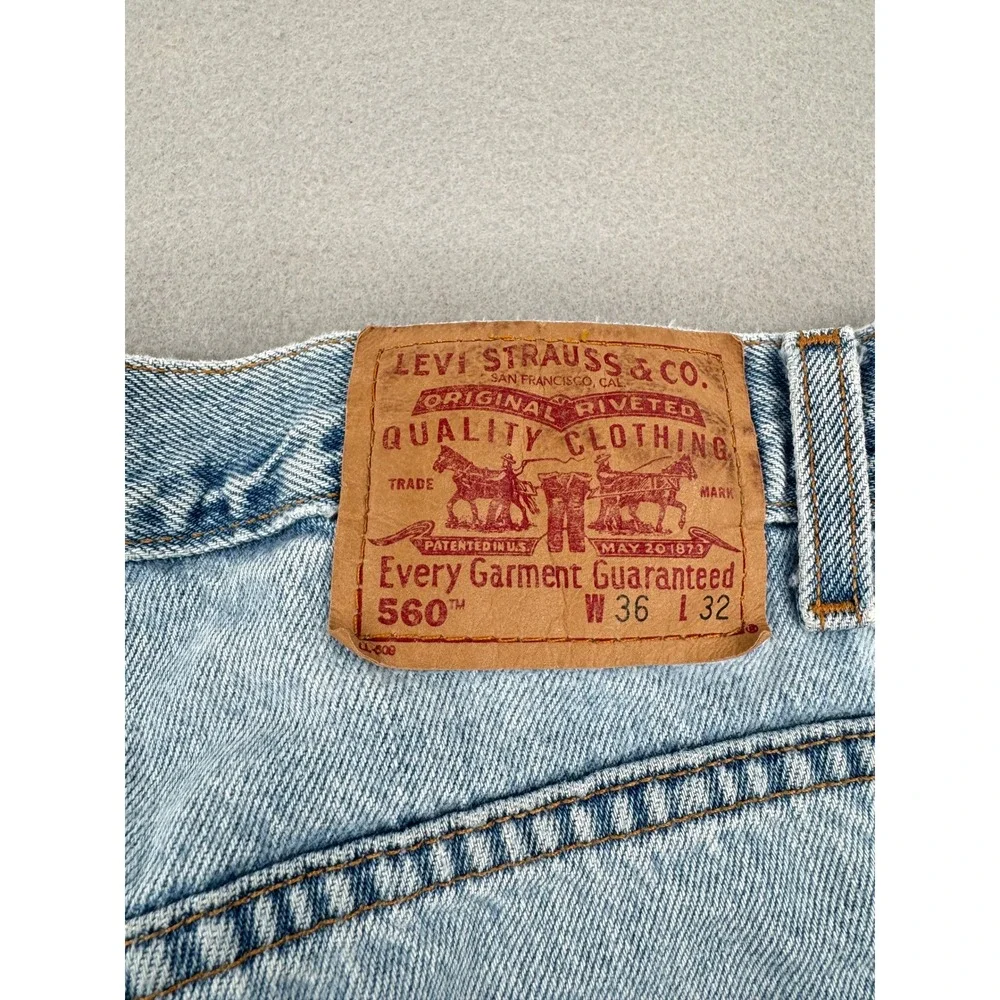 Vintage Y2K Levis 560 Loose Fit Tapered Leg Jeans Mens 36x32 (34x32) Light Wash
